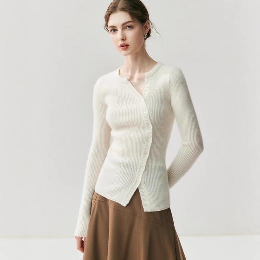 「高货qj」全新升级【铂金会员431/天猫579/差价148】(01311)洛诗琳优雅羊绒混纺开衫2025秋冬百搭显瘦侧开叉羊毛衫 商品图2