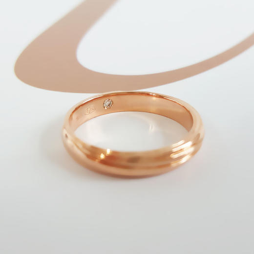 【天然正品】莱绅通灵AU750玫瑰金时尚经典款0.014克拉钻石素圈戒指13号（戒圈可改）女士060925NJS29现售价：3280 商品图2