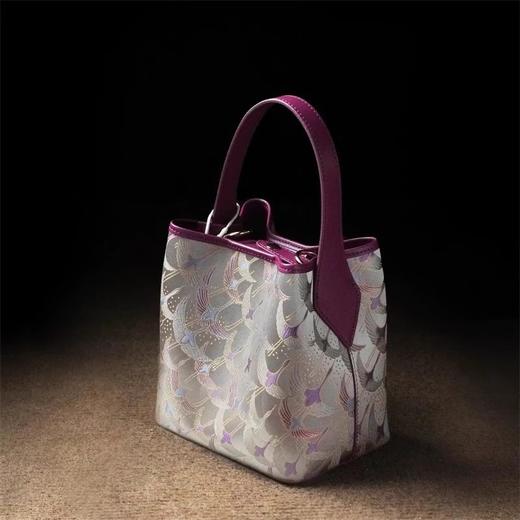 丁摩 新中式新宋锦水桶女包国风四合花紫绿色单肩斜挎牛皮包 5ZF-43 商品图2