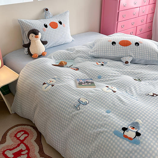 高克重异型牛奶绒绣花卡通四件套 抗静电蓄热保暖牛奶绒套件 商品图6