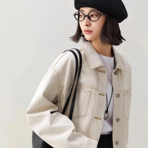 优选丨下单3-5天发货！LONGNVFAIR郎奴华菲 双色彩棉牛仔夹克外套 纯棉牛仔面料，透气舒适，密实细腻，耐磨性好；自带复古调性，结合率性版型，轻松展现多种穿搭风格 商品图2