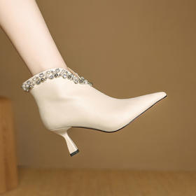 【预售5天】秋冬时尚优雅米白色羊皮绝美水钻珍珠V口高跟小短靴DB&M6587