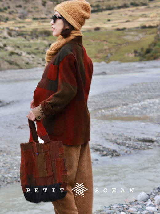 PETIT SCHAN小闪 BAG#018 Love in a Puff‌ 春娇与志明 羊毛拼接擀毡工艺手工染色手提袋 商品图1