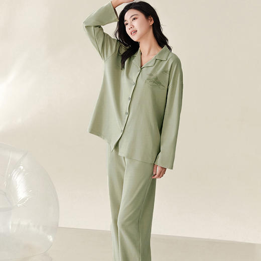 【超模君严选 秋季家居服套装】婴儿肌裸感黑科技 莫代尔柔肤睡衣 三色可选 三季可穿 吸湿排汗 亲肤舒适 商品图5