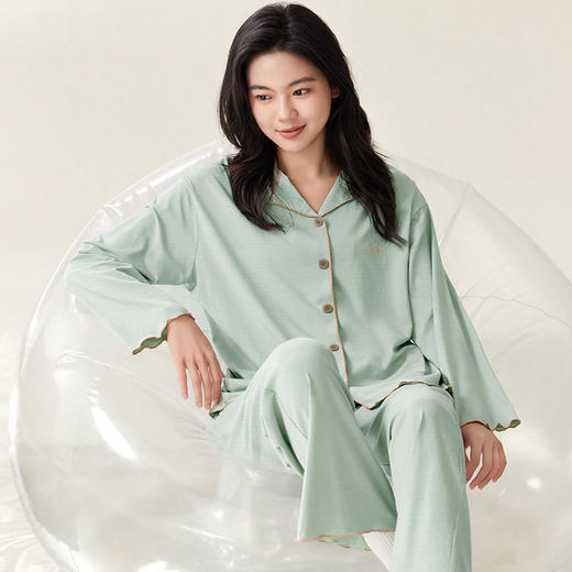 【超模君严选 秋季家居服套装】婴儿肌裸感黑科技 莫代尔柔肤睡衣 三色可选 三季可穿 吸湿排汗 亲肤舒适 商品图7