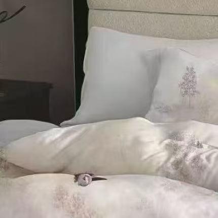 【春上新】10楼 恐龙 全棉生态印花四件套 云雾-灰 200*230cm   吊牌价1580元    活动价399元 商品图1