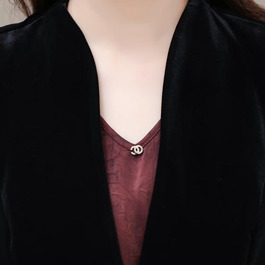 QYM 99H224-Y丝绒三件套时尚妈妈装小衫+西装外套+高腰裤套装 商品图3