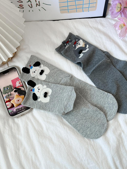 4双一组！超级可爱的立体毛球小狗中筒袜  秋冬无骨一体成型棉袜女袜 商品图5