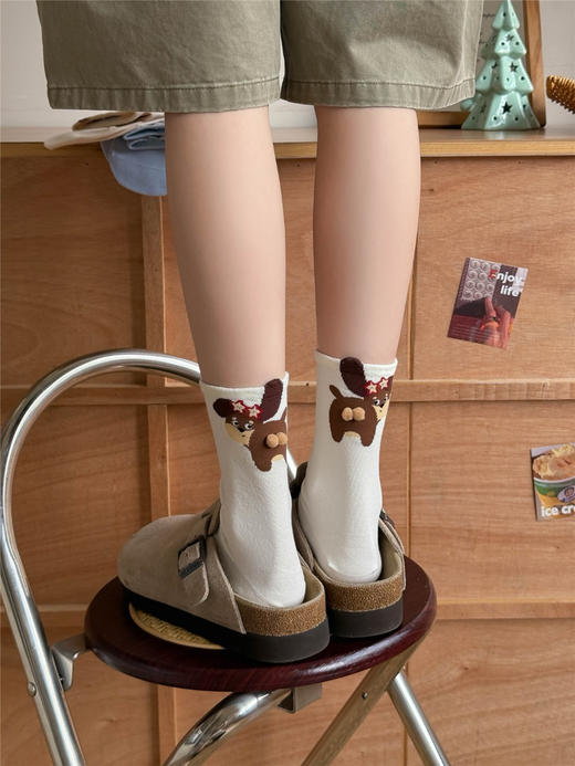 4双一组！超级可爱的立体毛球小狗中筒袜  秋冬无骨一体成型棉袜女袜 商品图1