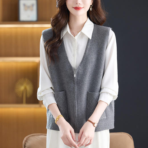 CC女士毛衣马夹开衫2025新款外搭针织坎肩外套洋气百搭马甲背心短款 商品图3