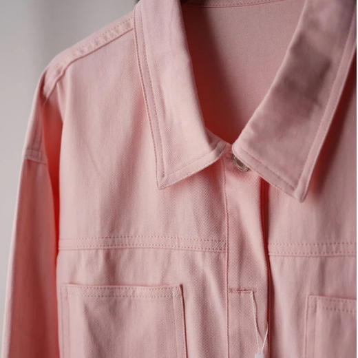 优选丨下单3-5天发货！LONGNVFAIR郎奴华菲 双色彩棉牛仔夹克外套 纯棉牛仔面料，透气舒适，密实细腻，耐磨性好；自带复古调性，结合率性版型，轻松展现多种穿搭风格 商品图7