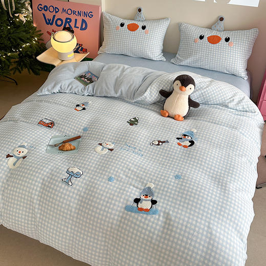 高克重异型牛奶绒绣花卡通四件套 抗静电蓄热保暖牛奶绒套件 商品图1