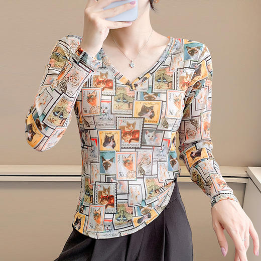 KQL欧货女装2025秋冬时尚洋气高弹网长袖印花V领T恤打底衫上衣批发 商品图3