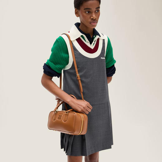 Miu Miu 女士亮漆金属字母徽标 Arcadie 大号皮革提挎包 棕色 5BB148 ACR3 F0046 VOON 商品图3