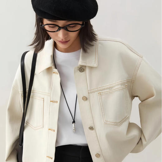优选丨下单3-5天发货！LONGNVFAIR郎奴华菲 双色彩棉牛仔夹克外套 纯棉牛仔面料，透气舒适，密实细腻，耐磨性好；自带复古调性，结合率性版型，轻松展现多种穿搭风格 商品图4