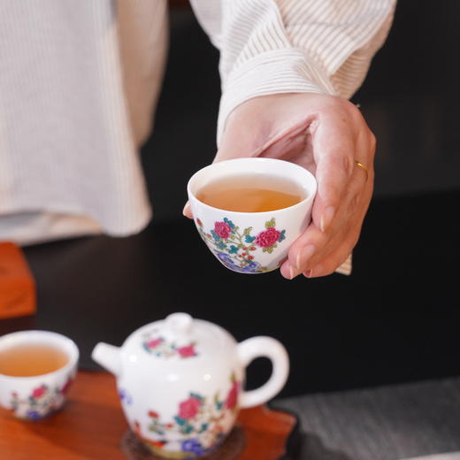 《丝路三宝》礼品套装 国礼级茶器 老字号组合 丝绸+红茶 商品图5