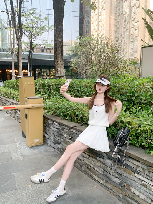 <曾小咸推荐>现货秒杀 ！微信超特价！休闲通勤白色撞黑色边高腰连衣裙 日常189.99 立减90 秒杀99.99！！ 商品图11