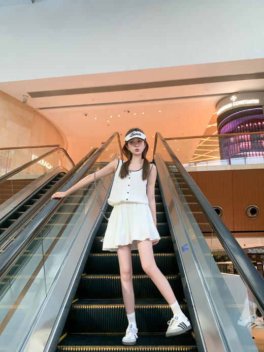 <曾小咸推荐>现货秒杀 ！微信超特价！休闲通勤白色撞黑色边高腰连衣裙 日常189.99 立减90 秒杀99.99！！ 商品图10