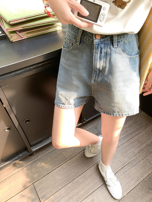 <曾小咸推荐>现货秒杀！微信超特价！百搭白色字母绣花宽松圆领短袖T恤 日常119.99 立减64 秒杀55.99！ 商品图6