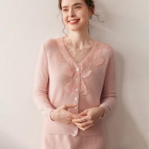 「高货qj」全新升级【铂金会员330/天猫439/差价109】(04623)洛诗琳设计感羊绒开衫2025秋冬气质V领蕾丝花边针织开衫 商品图0