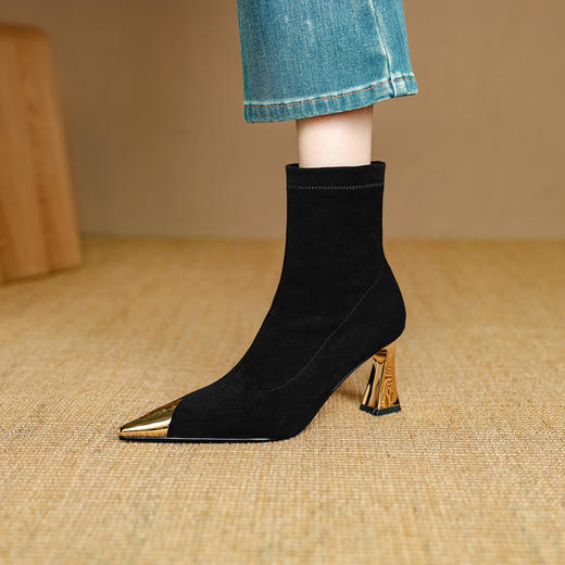 【预售5天】黑色羊皮金属尖头高跟短靴女新款秋冬瘦瘦靴气质百搭通勤靴子DB&M6576 商品图4