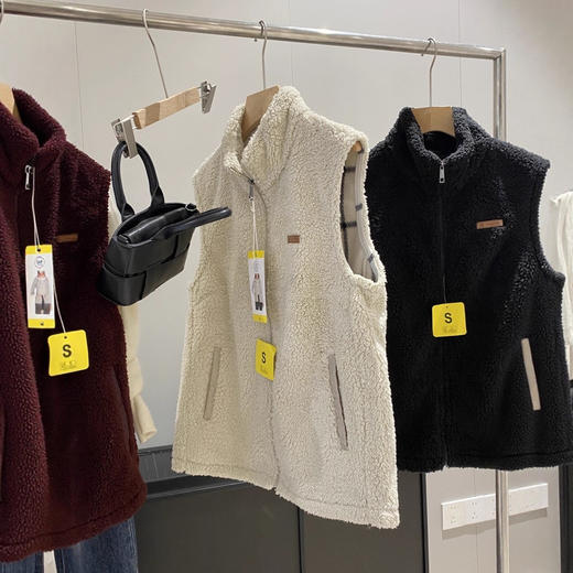出口欧美整单 ！2025日系简约纯色基础百搭摇粒绒保暖无袖马甲！ 商品图1