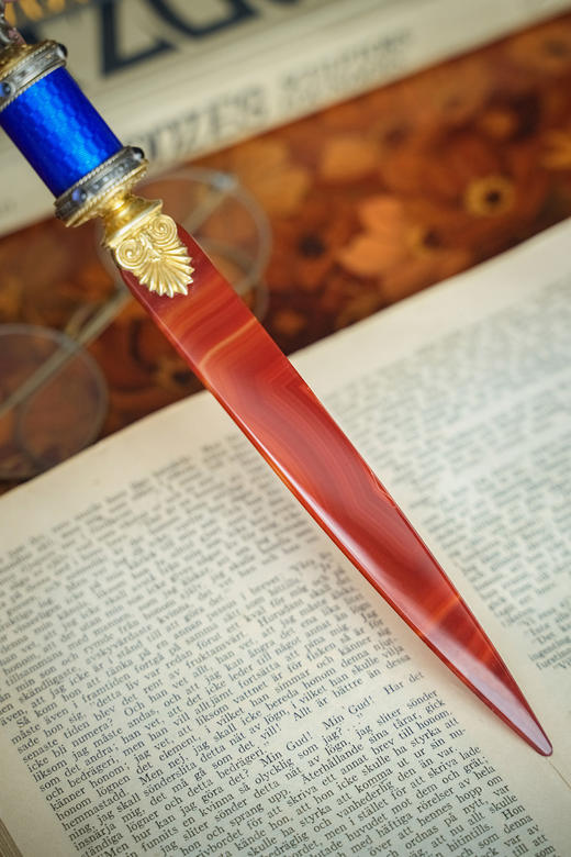 【已售】独角鹿西洋古董19世纪俄罗斯出品大象主题纯银镀金及银雕镶嵌钻石彩宝及蓝色玑镂珐琅玛瑙翻书杖 商品图3