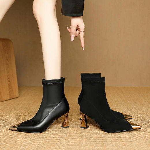 【预售5天】黑色羊皮金属尖头高跟短靴女新款秋冬瘦瘦靴气质百搭通勤靴子DB&M6576 商品图0