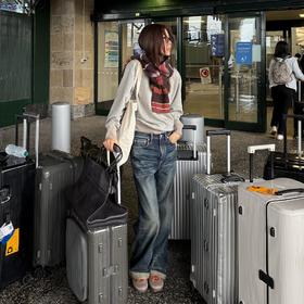 ROMI STUDIO“美式灰调”100%棉倒三角拼接轻暖套头卫衣RWCASU5942