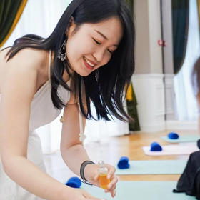 绽放光彩 & 芳香脉轮瑜伽