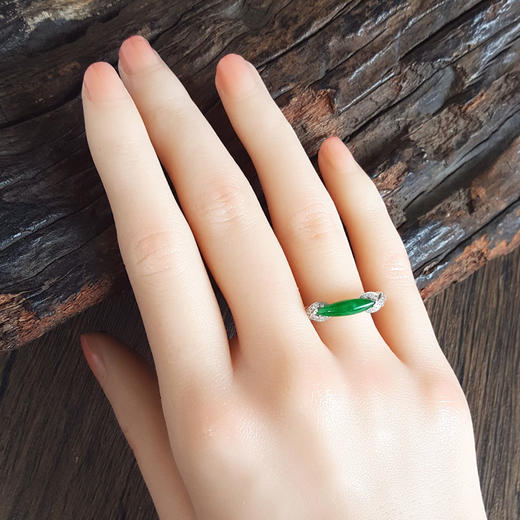 【天然正品】A货翡翠AU750白金镶钻镶天然细腻糯种马眼型满绿翡翠戒指20号（戒圈可改）女士230925NJM24现售价：3880 商品图5