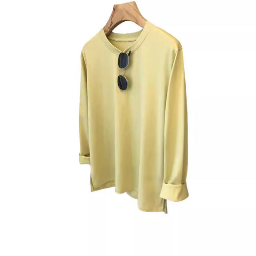 【清仓款，不退换】2025早春小众个性贝壳扣圆领套头长袖T恤女显瘦冰丝感 商品图4