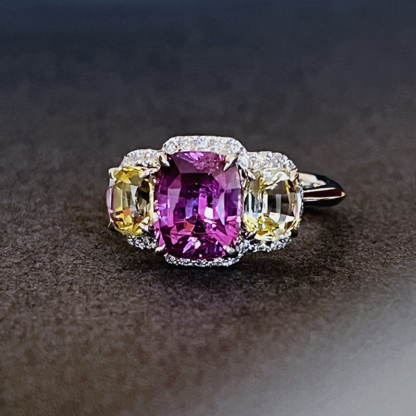 CLASSIC系列 18K镶钻石和无烧彩色蓝宝石 戒指