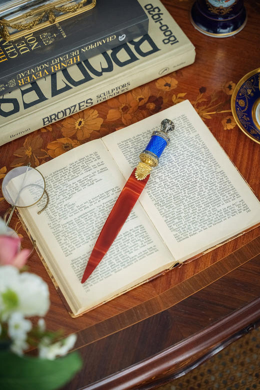 【已售】独角鹿西洋古董19世纪俄罗斯出品大象主题纯银镀金及银雕镶嵌钻石彩宝及蓝色玑镂珐琅玛瑙翻书杖 商品图2