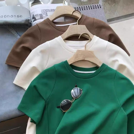 【清仓款 不退换】好品质推荐！一定要入手！2025小众设计感两侧压线丝光棉圆领短袖T恤女 商品图0