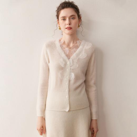 「高货qj」全新升级【铂金会员330/天猫439/差价109】(04623)洛诗琳设计感羊绒开衫2025秋冬气质V领蕾丝花边针织开衫 商品图2