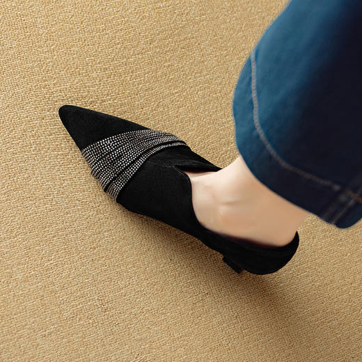 【预售5天】秋季新款法式水钻尖头高跟鞋女复古风通勤深口单鞋DB&M6602 商品图4