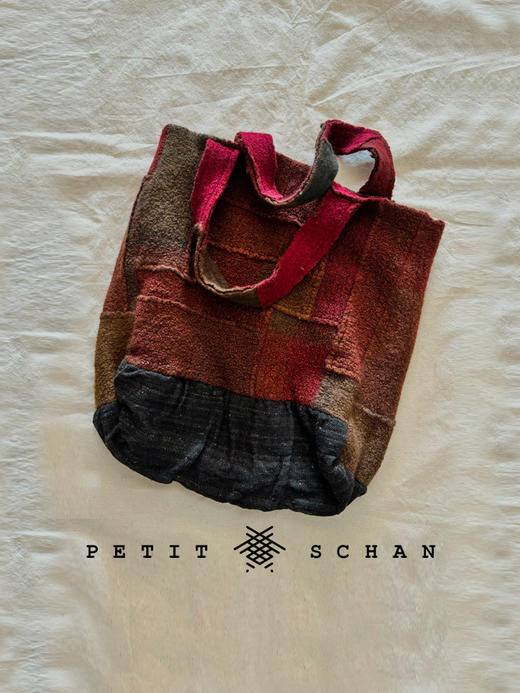 PETIT SCHAN小闪 BAG#018 Love in a Puff‌ 春娇与志明 羊毛拼接擀毡工艺手工染色手提袋 商品图5