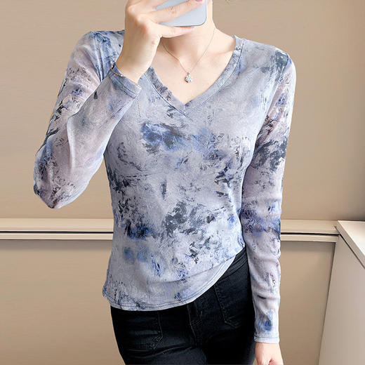 时尚洋气高弹网长袖，印花V领T恤打底衫上衣KQL-A55F8590 商品图3