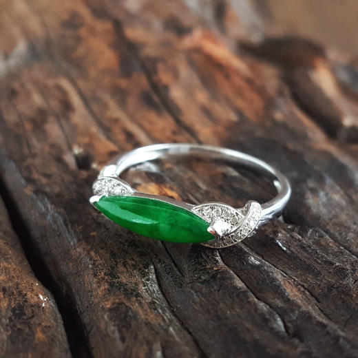 【天然正品】A货翡翠AU750白金镶钻镶天然细腻糯种马眼型满绿翡翠戒指20号（戒圈可改）女士230925NJM24现售价：3880 商品图3