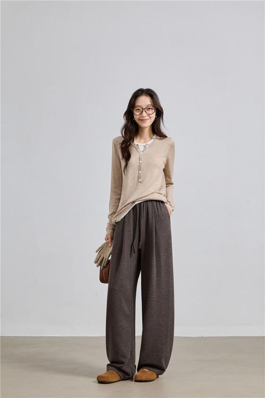 【秋季女裤丨苏禾喜 女士高腰直筒裤&休闲糯米裤】面料软糯细腻手感丰厚，宽松直筒版型，舒适垂顺不易挑腿型， 上身挺括有型，慵懒感满满，适合多种场景穿搭，解锁慵懒穿搭美学～ 商品图0