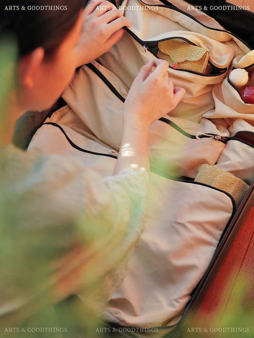 一起遨游 秘玉团花织锦 尼龙拒水耐用 旅行收纳袋 山林曦照 商品图1