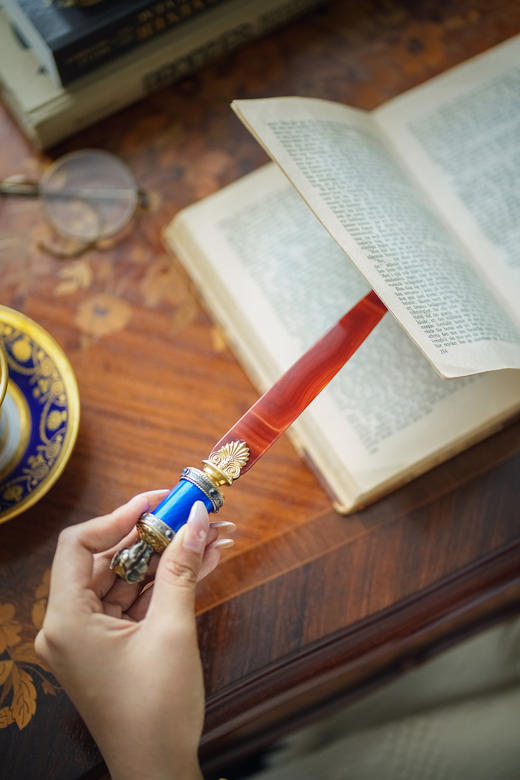 【已售】独角鹿西洋古董19世纪俄罗斯出品大象主题纯银镀金及银雕镶嵌钻石彩宝及蓝色玑镂珐琅玛瑙翻书杖 商品图1