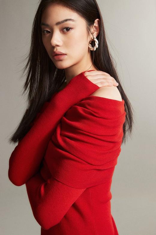 ELLA JADE 高级感红色一字肩针织上衣 21452 商品图4