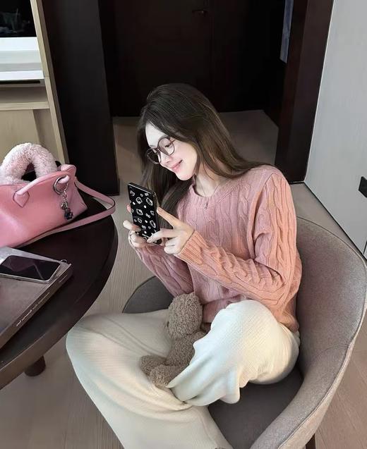 进口澳洲羊毛上羊绒拧花经典毛衣 商品图4