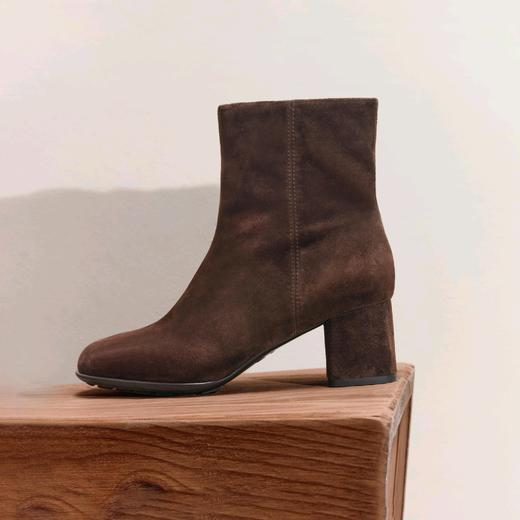 【云粉节】【思加图】BF楼思加图2025新款雾都恋人时装靴复古短靴粗跟黑色女靴子EIB02, 吊牌价1790 商品图1