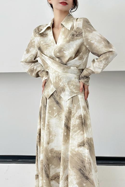 Le Malene 浅咖色V领印花衬衫半裙套装 18714 商品图4