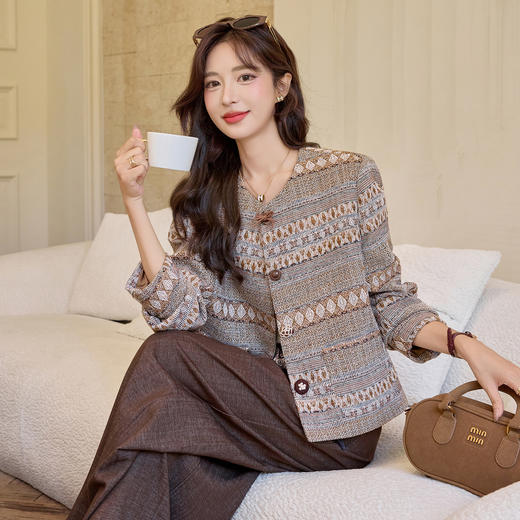 HR YJLY8622气质简约小香单排扣法式短外套 商品图2