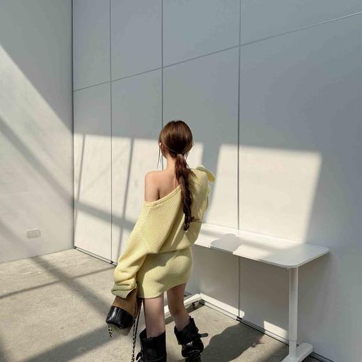 张林超LIN BOUTIQUE 慵懒性感微喇叭袖露肩圆领针织连衣裙女新款 商品图3