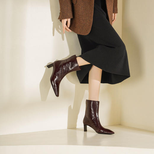 Westory2025年冬季小方头中跟抓邹牛油皮一脚蹬极简宽筒气质短靴W25DS85501 商品图2